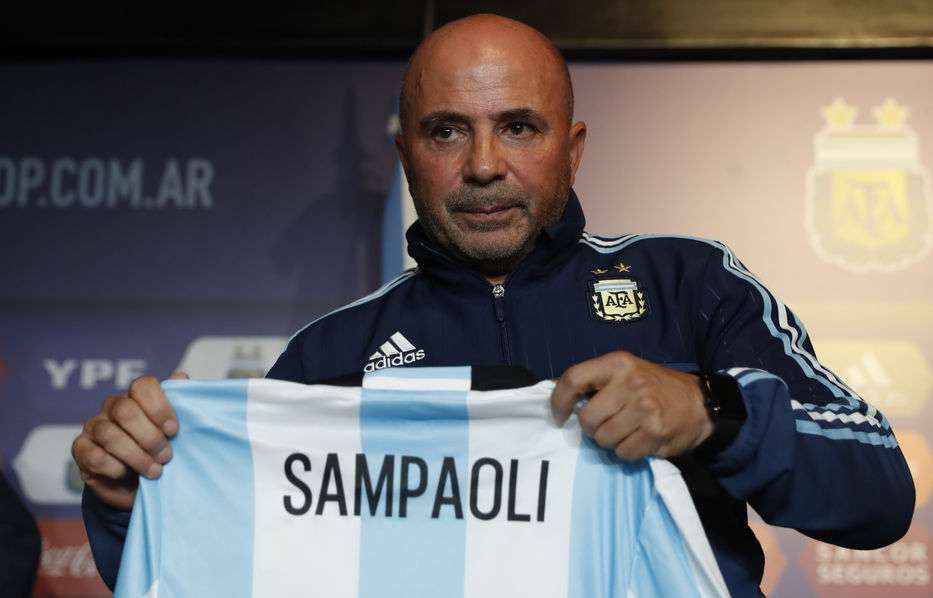 Jorge Sampaoli causa indignación en Argentina/ AP