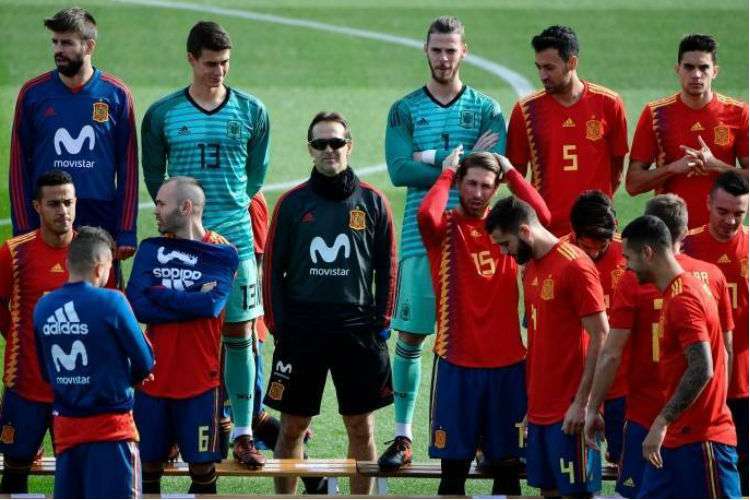 Julen Lopetegui junto a miembros de la Selección de Fútbol de España.