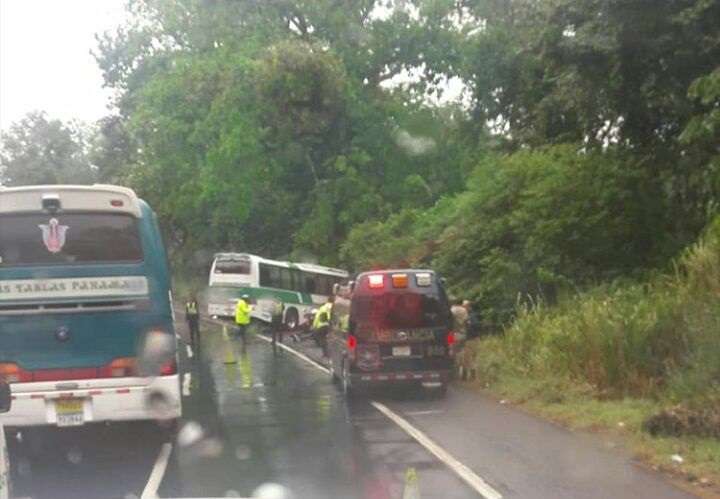 La carretera mojada pudo influir en el hecho de tránsito. /  Foto: @TraficoCPanama