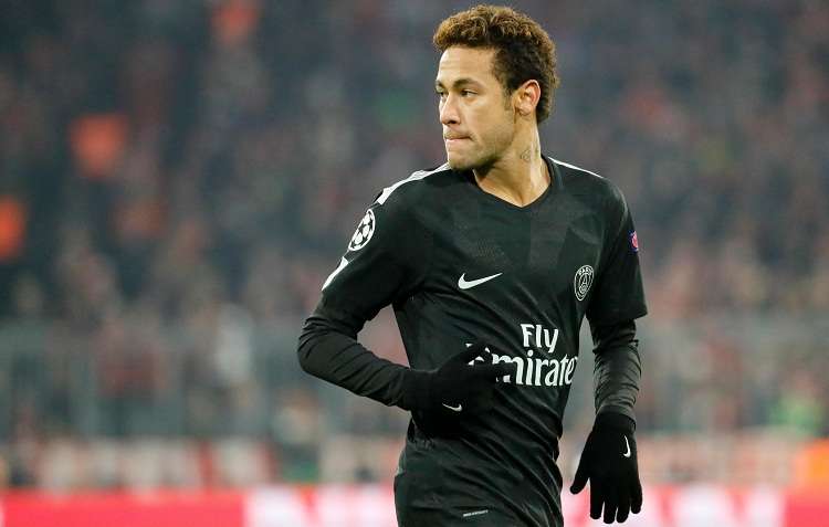 Neymar reacciona durante un partido por la fase de grupos de la Liga de Campeones. Foto: EFE