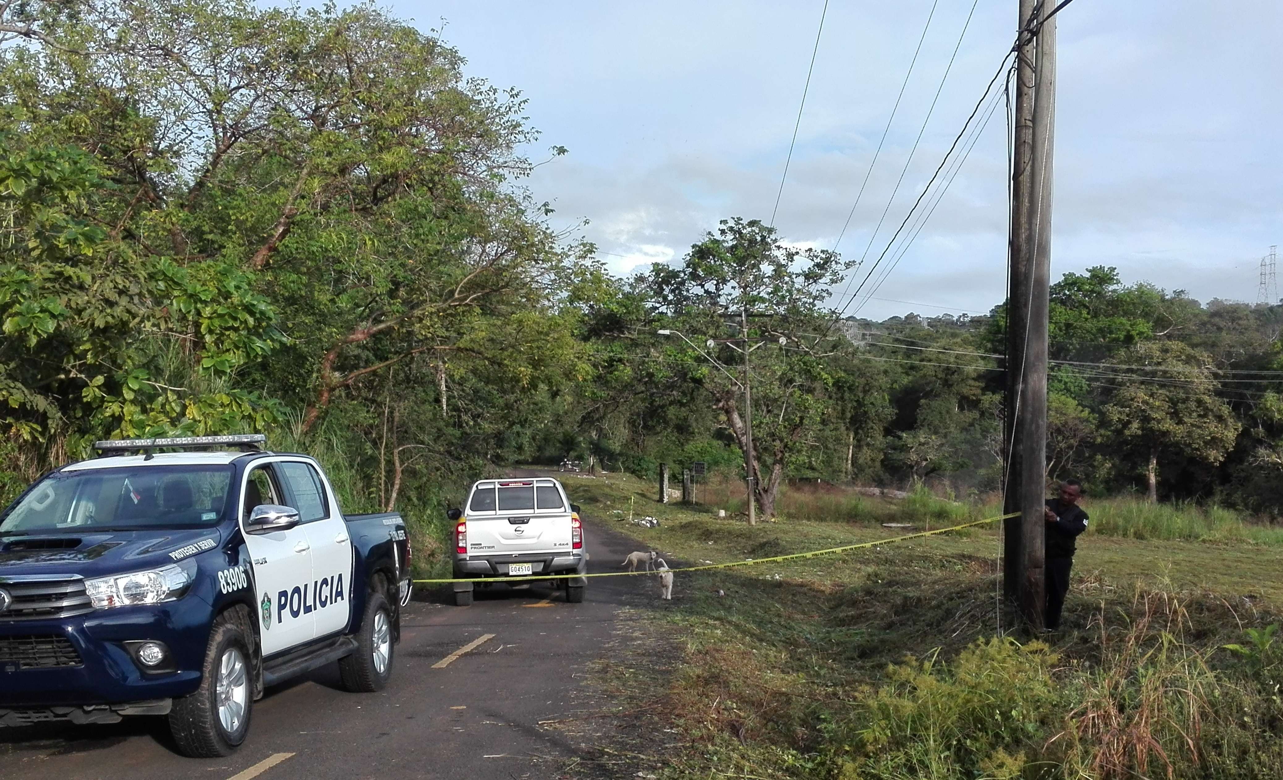 El cadáver fue ubicado por miembros del Benemérito  Cuerpo de Bomberos de Panamá. /  Foto: Eric Montenegro