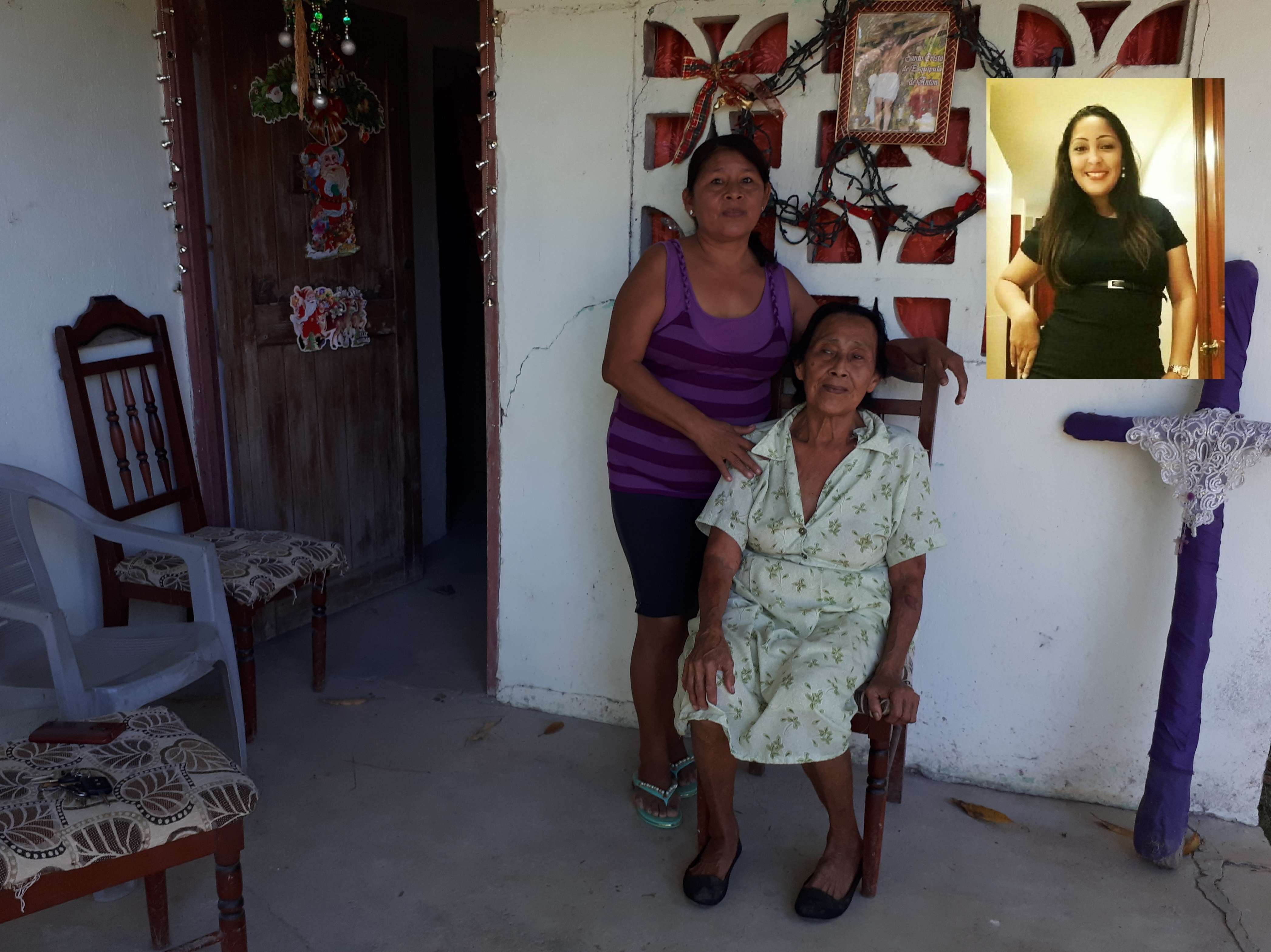 Familia materna de Yelin Barreto la joven SPI de 28 años que fue asesinada por otro SPI. /  Foto: Elena Valdez