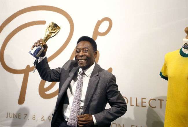  El astro brasileño Pelé se convirtió en el primer jugador en conquistar en tres ocasiones la Copa del Mundo (1958, 1962 y 1970). AP