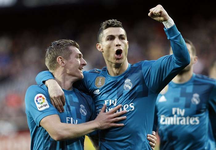 Cristiano Ronaldo celebra su anotación junto a Toni Kroos. Foto: AP