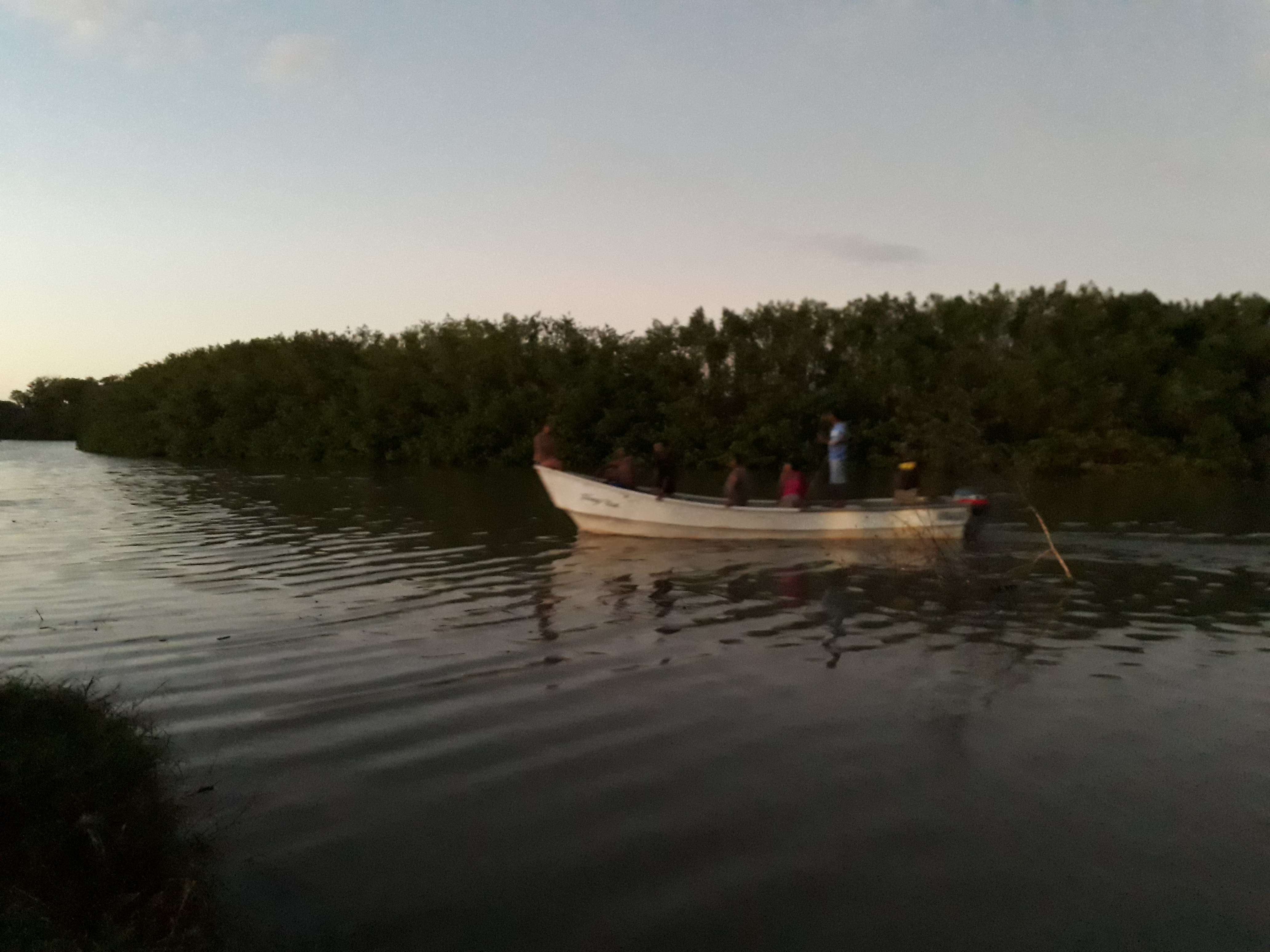 Miembros de la Fuerza de Tarea participaron en la búsqueda de la menor, apoyados con lanchas y trasmallos de pescadores locales y del Senan. /  Foto: Thays Domínguez