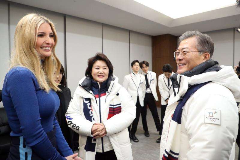 Ivanka Trump, hija y asesora del presidente estadounidense Donald Trump, concluyó este domingo su viaje a Corea del Sur, en el que finalmente no mantuvo ninguna reunión con la delegación norcoreana. EFE