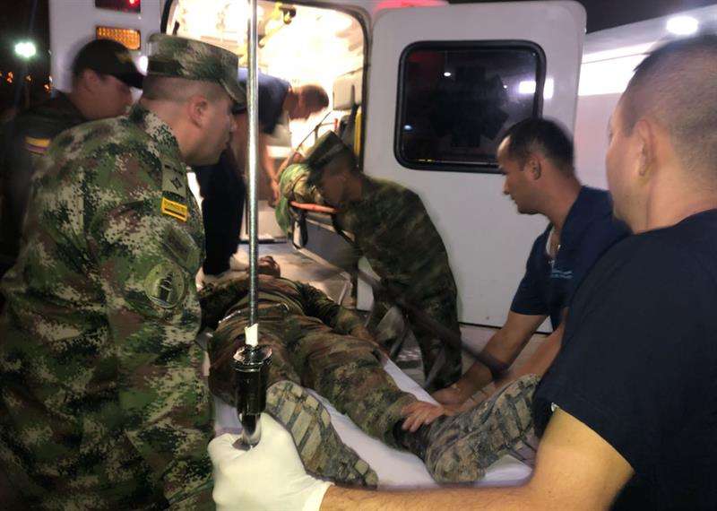 Herido es recibido en una clínica, luego de una emboscada del ELN. EFE