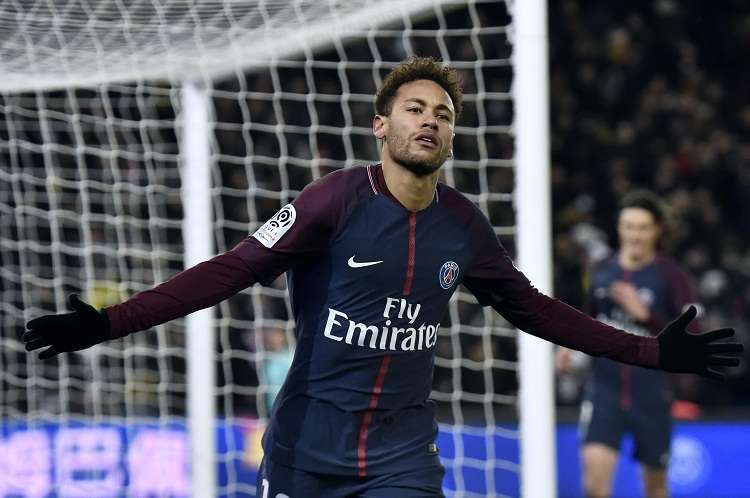 Neymar torció el tobillo derecho el pasado domingo en el duelo frente al Olympique de Marsella. Foto:  EFE