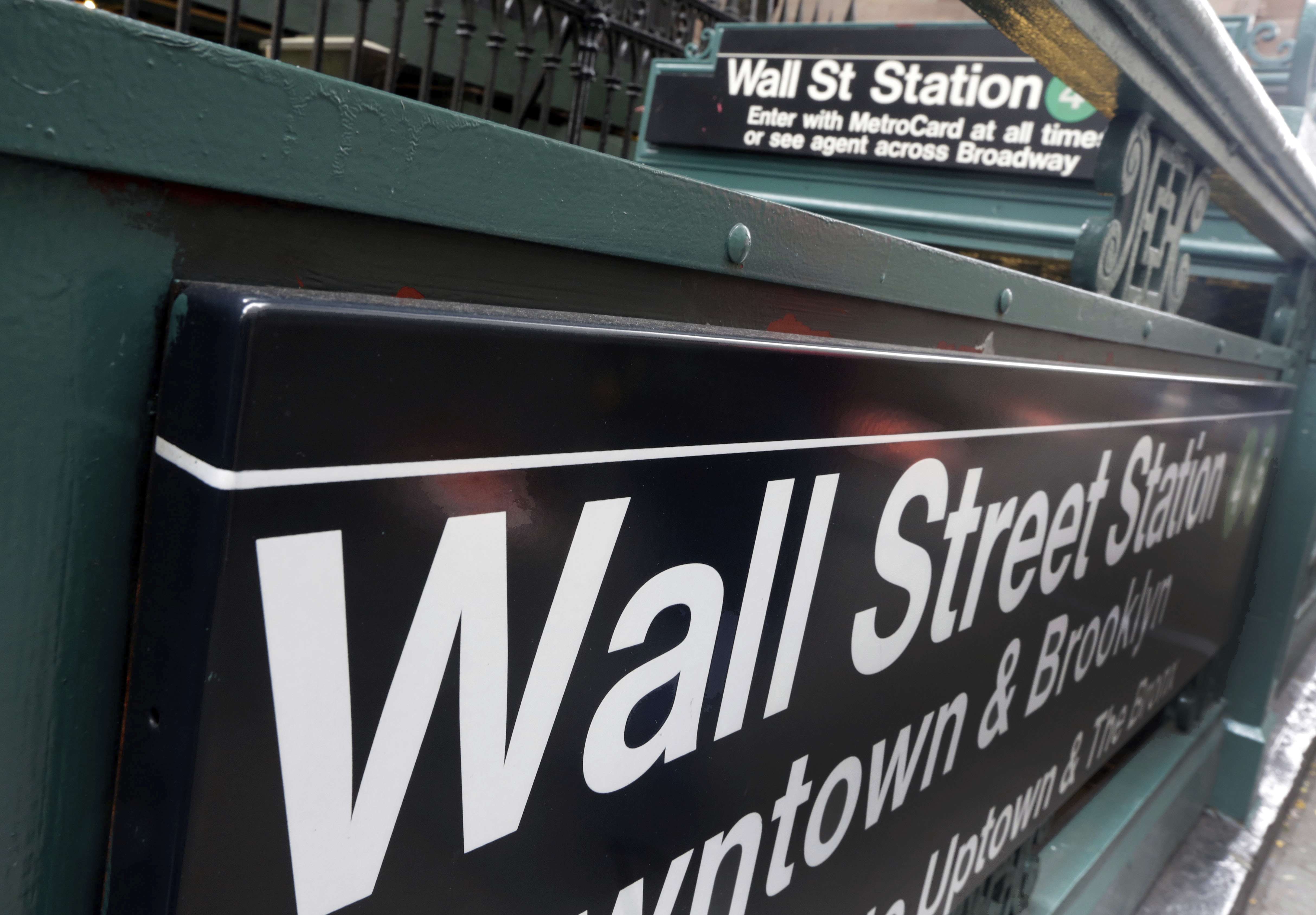 Parada de metro de Wall Street en Broadway, en el distrito financiero de Nueva York.  Foto: AP