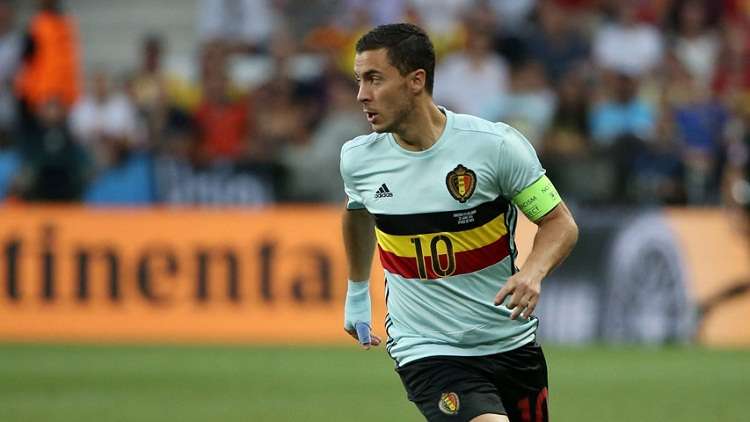 El jugador belga y del Chelsea  Eden Hazard (dcha.). Foto: EFE