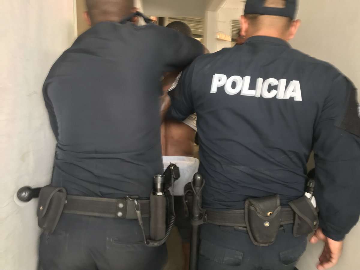 Varias personas han sido detenidas durante los disturbios. 