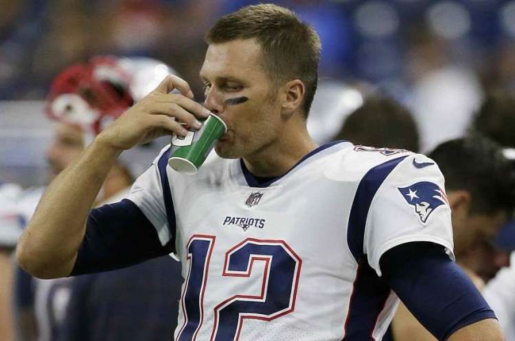 El quarterback  reconoció que fue un &quot;muy buen bebedor&quot; en otra época. Foto: AP