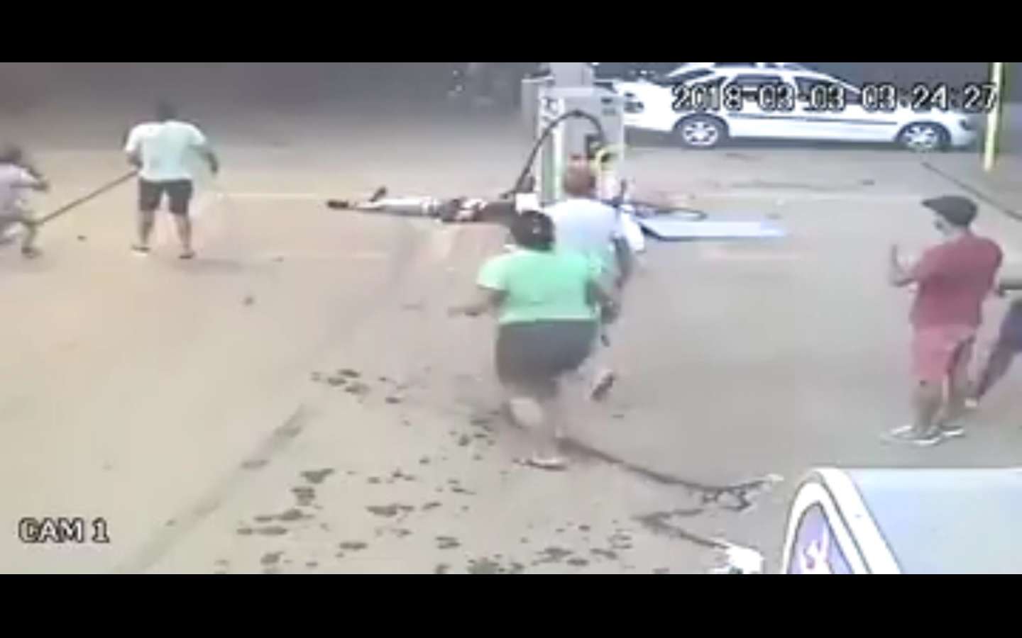 Hombre fue arrollado en una estación de combustible