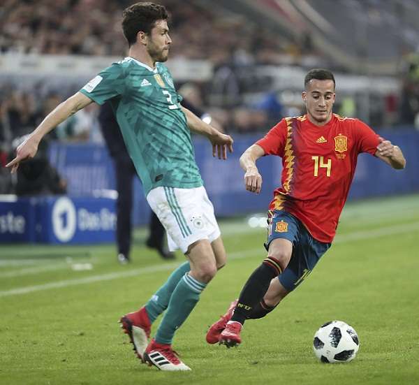 Vásquez (dcha.) destacó el buen estado de la selección española. Foto: EFE