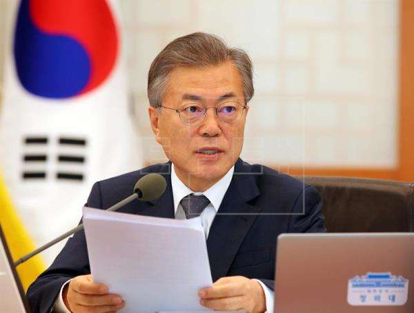 El presidente surcoreano, Moon Jae-in, habla durante una rueda de prensa. Foto/EFE