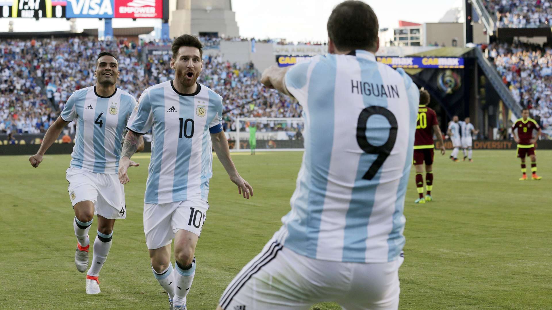 Lionel Messi tiene una deuda pendiente con la selección argentina, según sus críticos. /AP