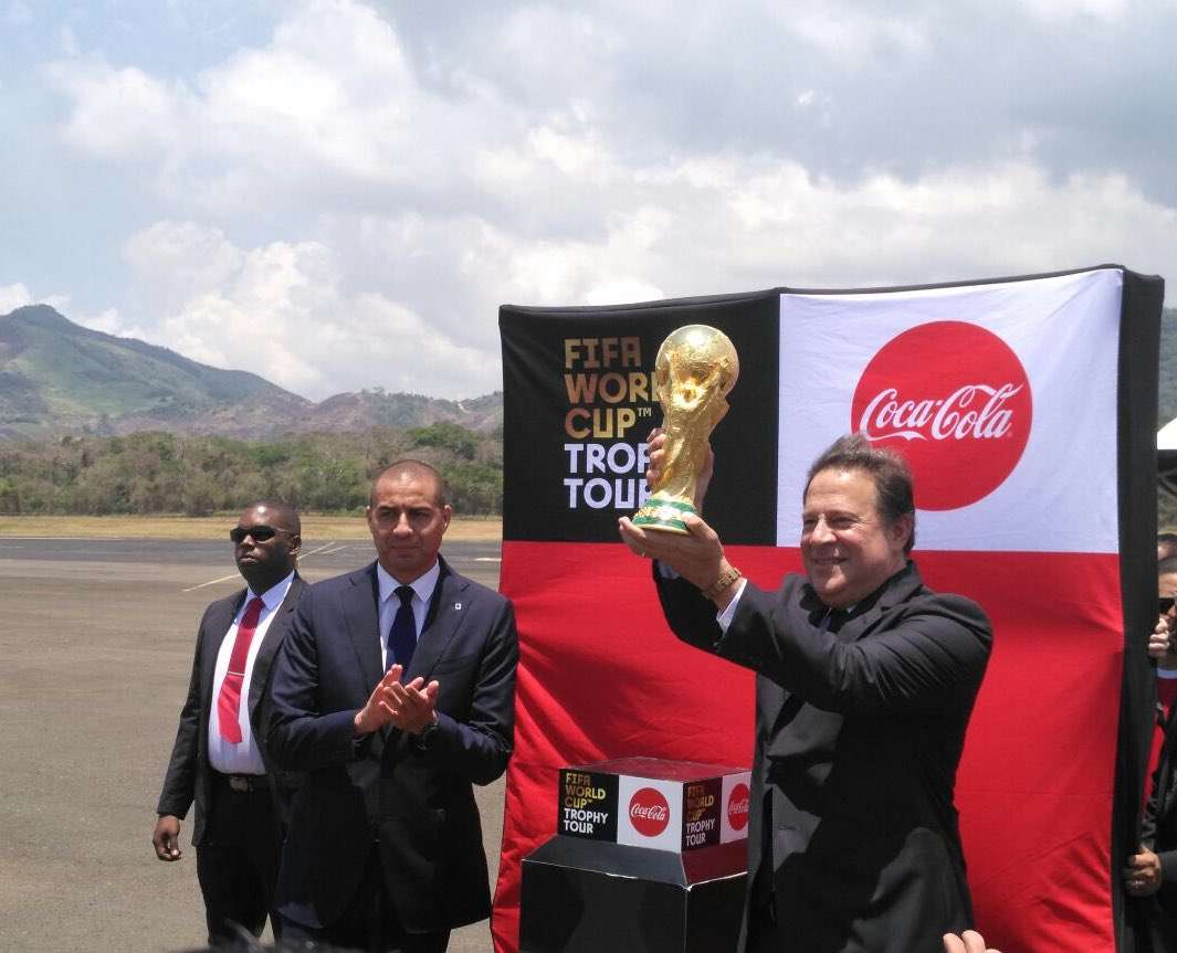 La Copa del Mundo llegó con el exfutbolista David Trezeguet, quien fue recibido por el Presidente Juan Carlos Varela. Twitter de la Fepafut