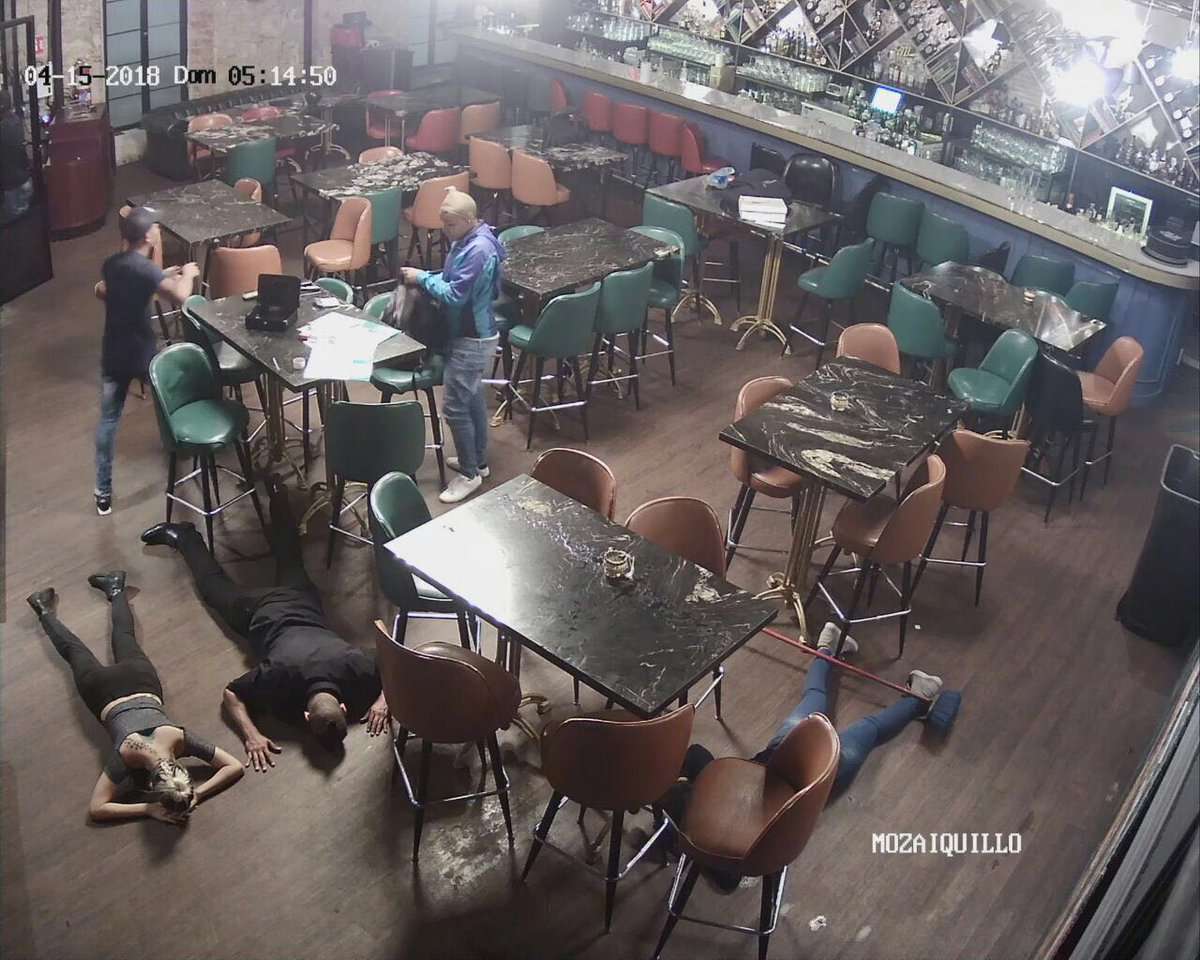 Imágenes del robo dentro del bar. Foto/Redes