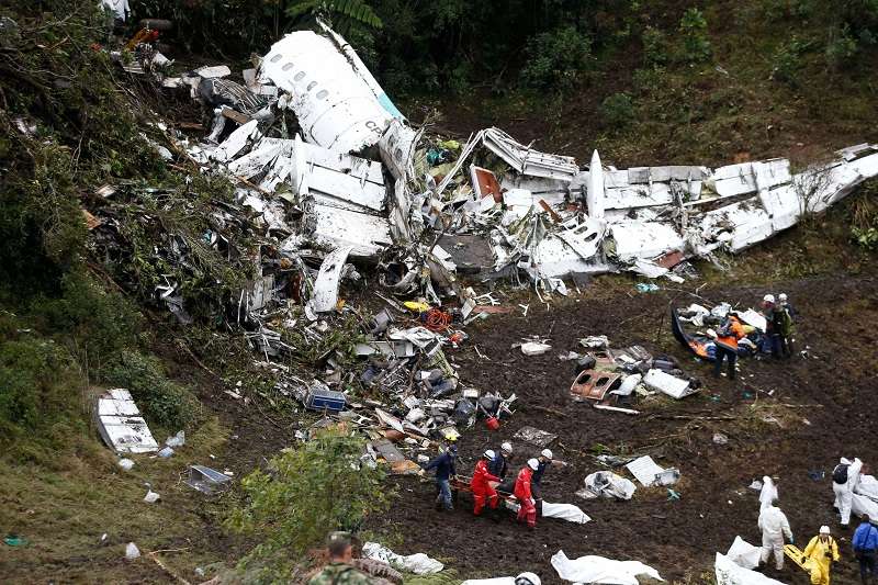 Así quedó el avión de la aerolínea Lamia./ Foto AP