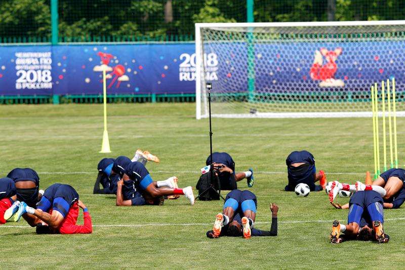 Los jugadores del equipo nacional de fútbol de Panamá asisten a la sesión de entrenamiento de su equipo en Saransk, Rusia, el 14 de junio de 2018. EFE