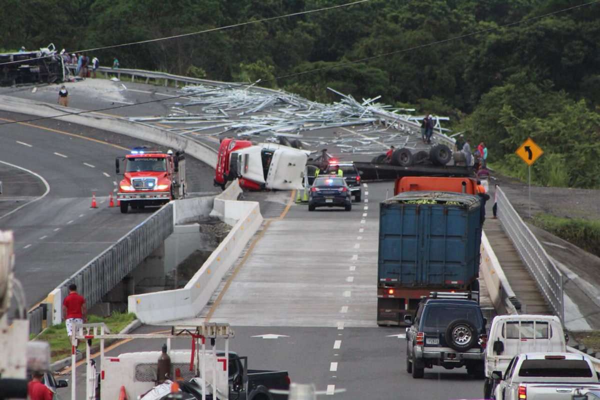 Vista general del área del accidente en la vía Interamericana. Foto: @TraficoCPanama