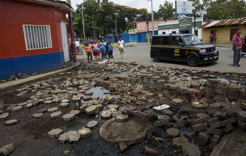  Vista de una barricada derrumbada, en la ciudad de Masaya (Nicaragua). EFE