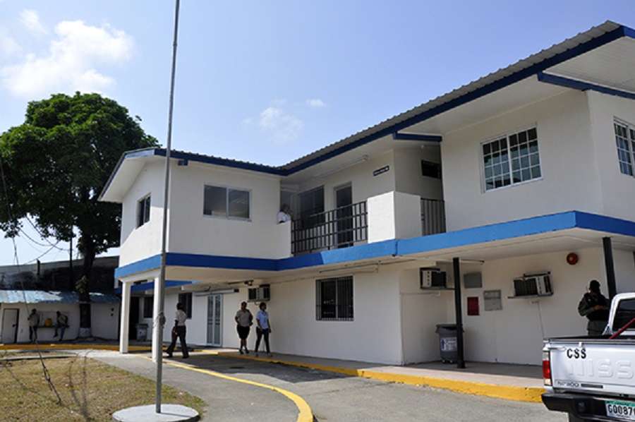 Vista general de las instalaciones de la policlínica de Sabanitas, en Colón a donde llegó la víctima. Foto: Diómedes Sánchez