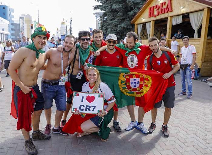 Fanaticos de Portugal en las calles de Saransk./EFE 
