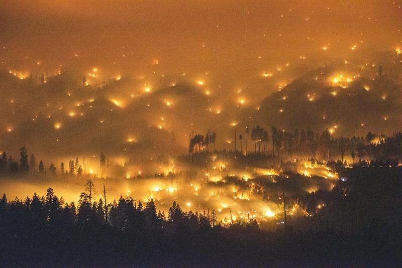 La temporada de incendios de California en 2017, una de las más devastadoras de este siglo, costó la vida a 46 personas, consumió cerca de 1,4 millones acres (559.000 hectáreas). Foto: EFE
