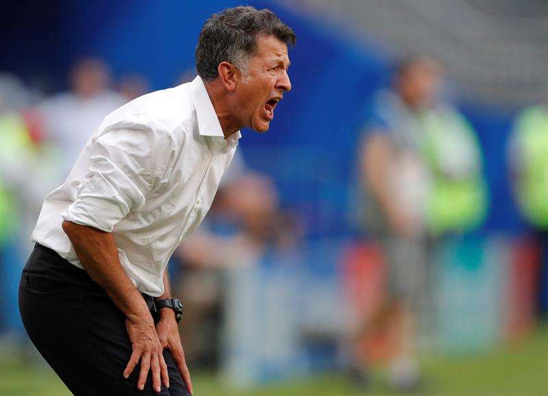 Juan Carlos Osorio se quejó por perder el partido de octavos de final ante Brasil. Foto EFE