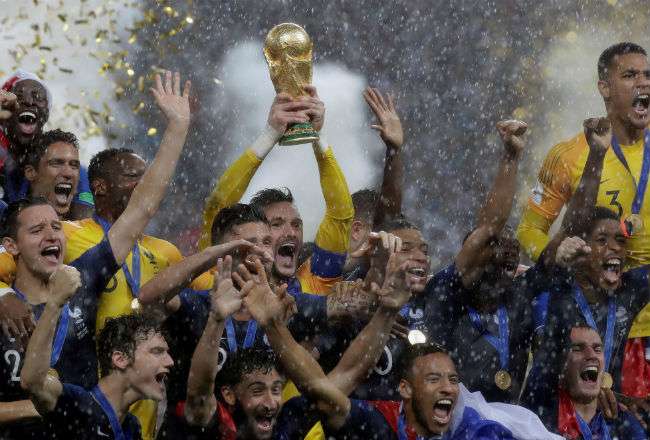 Los jugadores de Francia celebrando su gran triunfo. Foto: EFE