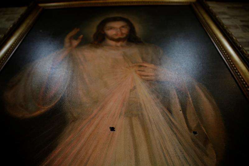 La imagen de Jesús que recibió impactos de bala en la capilla Divina Misericordia, en Managua (Nicaragua)