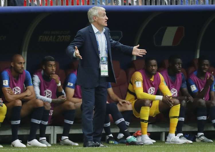 Didier Deschamps  durante el partido final del mundial ante Croacia. Foto: EFE