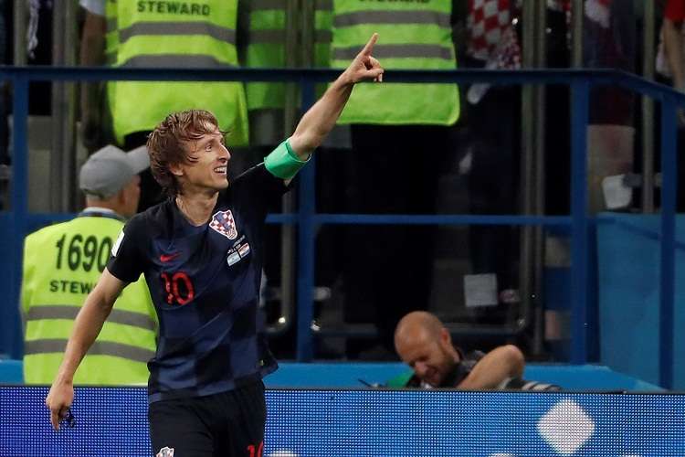 Luka Modric celebra tras marcar el 2-0 durante el partido Argentina-Croacia,. Foto: EFE
