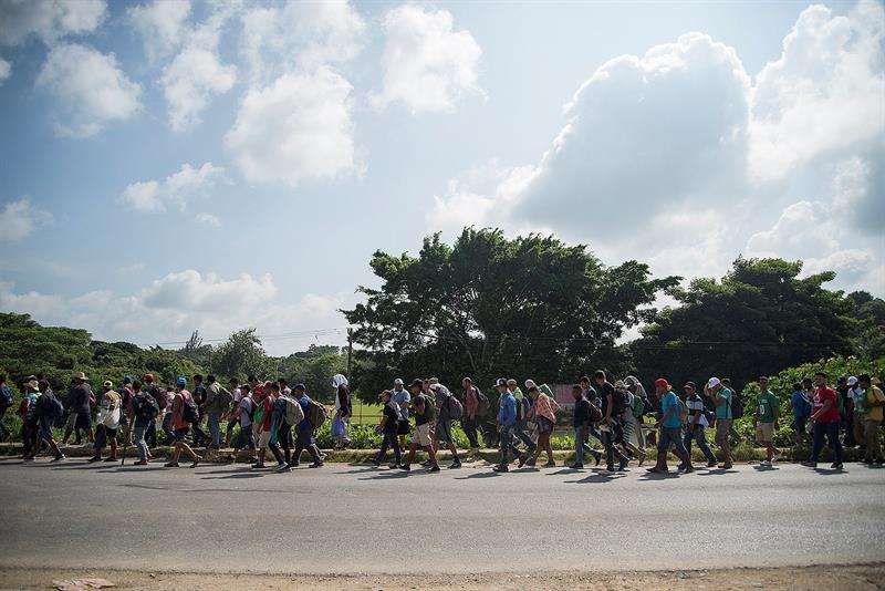 La segunda caravana de migrantes centroamericanos, que ingresó al país diez días después de la primera, llegó al municipio de Matías Romero, en el estado de Oaxaca. EFE