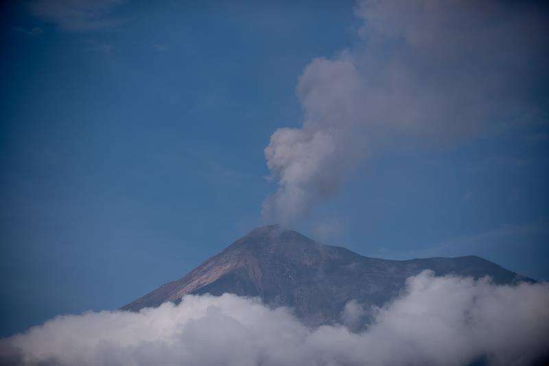ista general del Volcán de Fuego desde el municipio de Alotenango, en el departamento de Sacatepéquez (Guatemala). EFE/Archivo