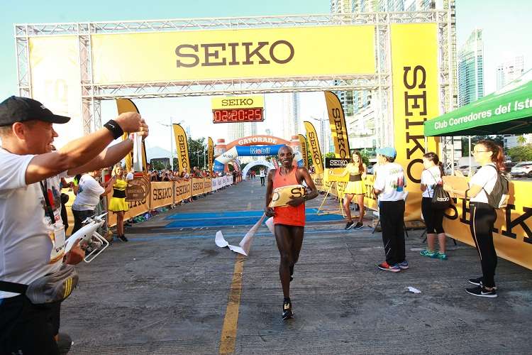 Kariuki mejoró por 5 minutos el tiempo que realizó en el 2016 cuando ganó la prueba.  Foto: Anayansi Gamez