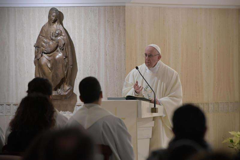 El papa Francisco oficia misa en Casa Santa Marta, en Ciudad del Vaticano, hoy, 17 de enero de 2019. EFE/ Vatican Media 