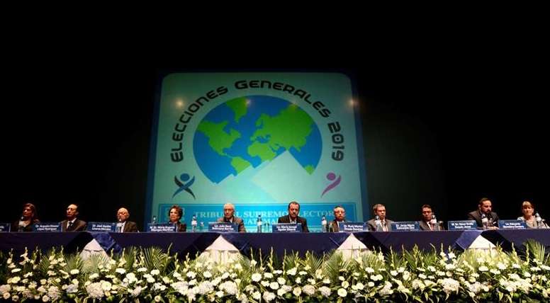 Vista general de los magistrados del Tribunal Supremo Electoral de Guatemala durante el acto de convocatoria de los comicios generales en el país, este viernes, en Ciudad de Guatemala (Guatemala). EFE