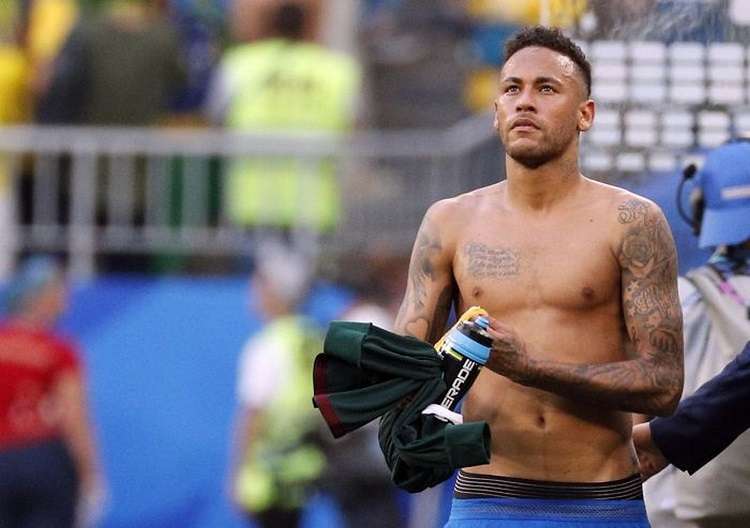 Neymar suifrió una nueva lesión en el 5º metatarsiano del pie derecho durante el partido de la Copa de Francia. Foto: EFE