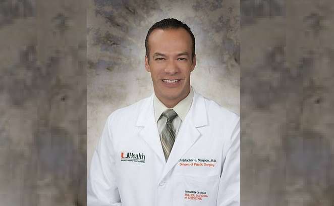 El doctor Christopher John Salgado, jefe de sección del Centro para el Bienestar LGBTQ del Sistema de Salud de la Universidad de Miami.