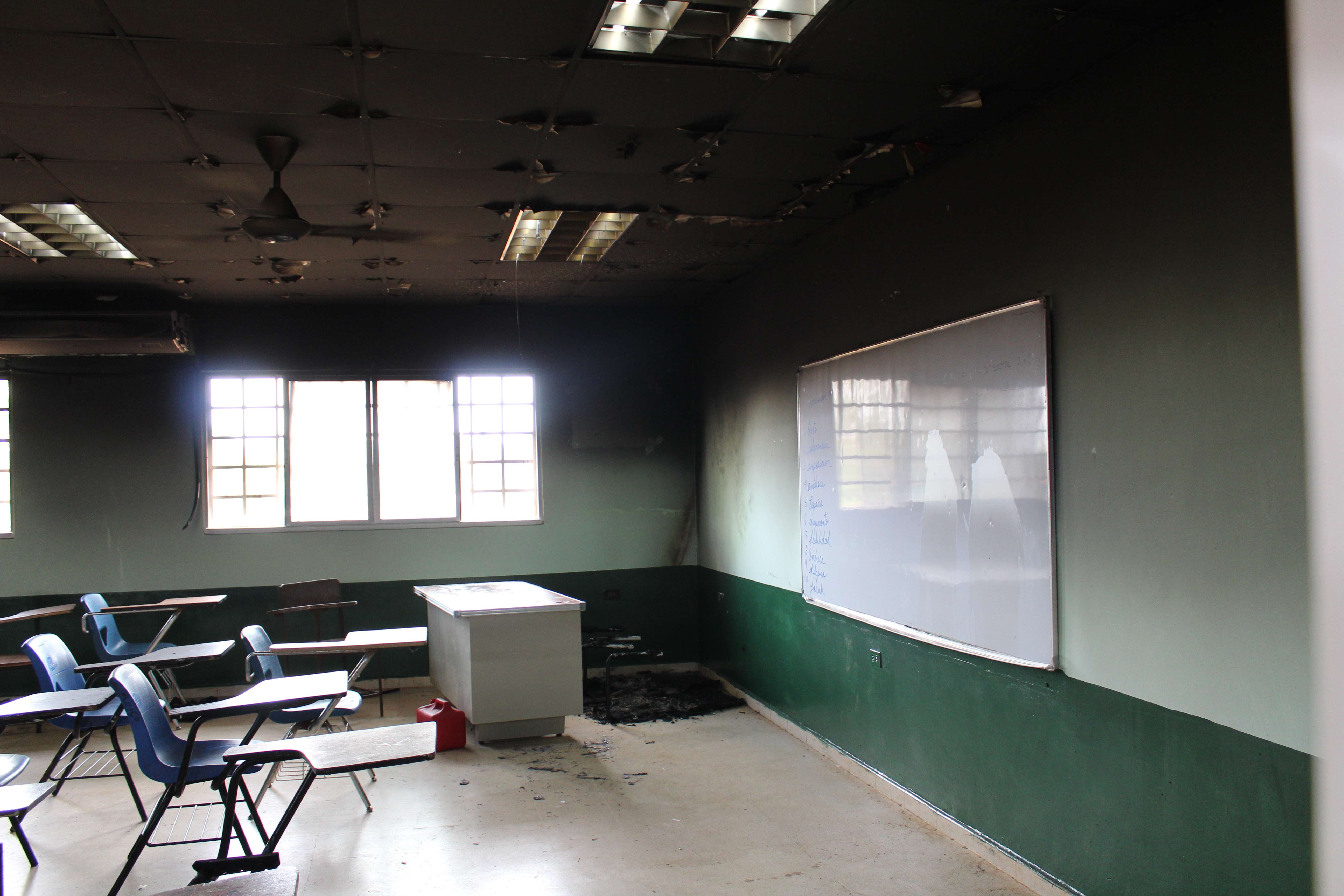 Vista general del aula afectada por el incendio. Foto: Eric Montenegro
