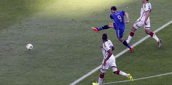 Gonzalo Higuaín desperdicia una ocasión de gol durante el encuentro final del Mundial Brasil 2014 entre Alemania y Argentina. /Foto: EFE