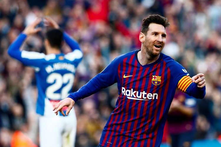 El delantero argentino del FC Barcelona Lionel Messi (d) celebra su anotación. Foto: EFE