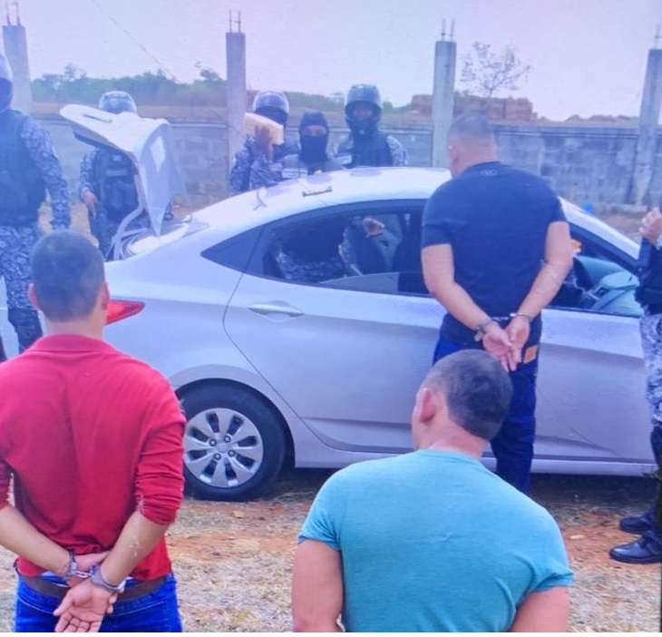 Delincuentes detenidos por hurtar leche en Chorrera