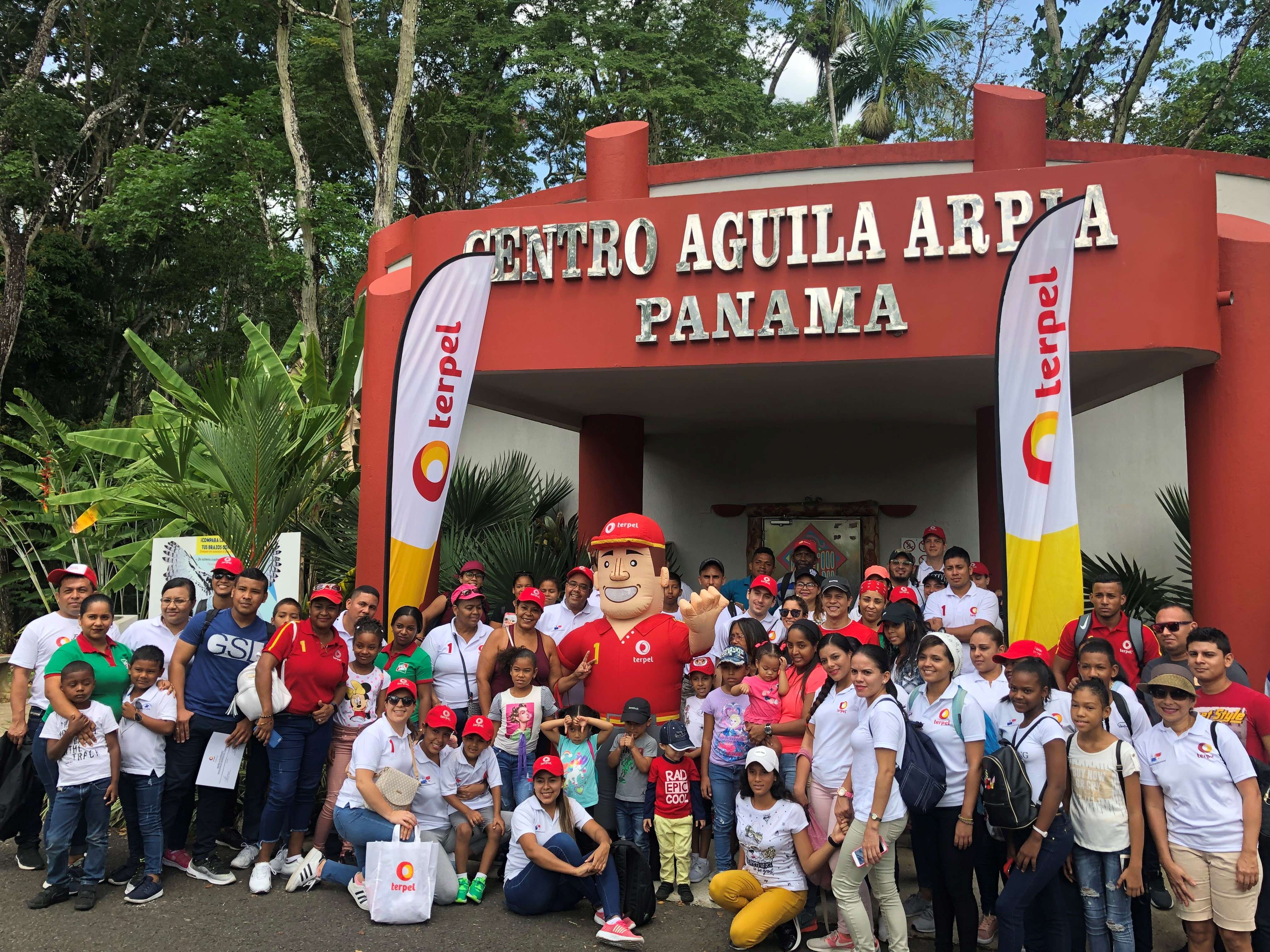 Voluntarios Terpel en el Parque Municipal Summit – Panamá