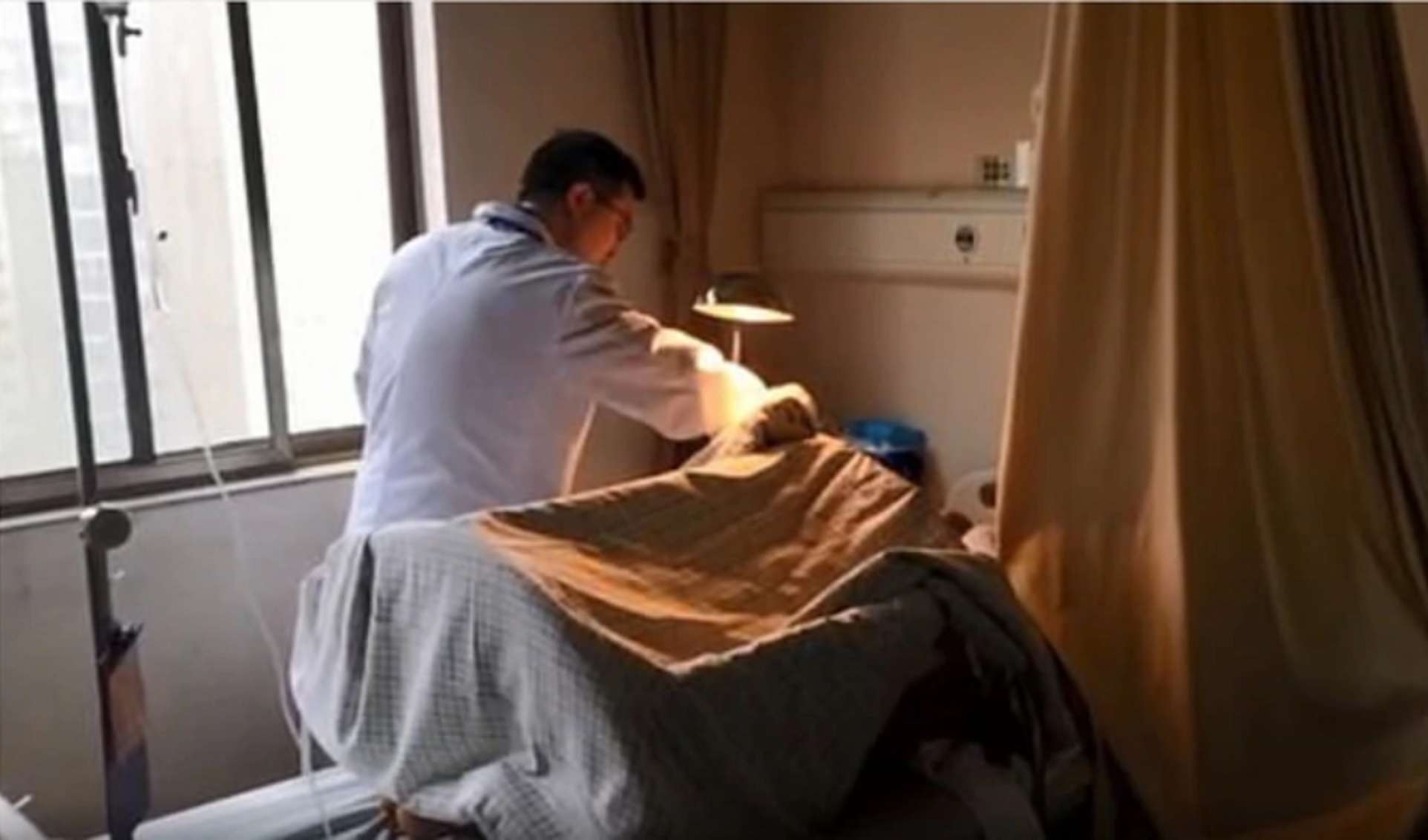 El hospital Xiangya, ubicado en Changsha, China, era el único que contaba con el personal de especialistas necesario para reimplantarle el pene a la víctima. Foto: Xiangya Hospital/Weibo