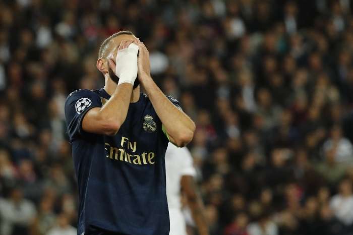 Karim Benzema se lamenta./ AP