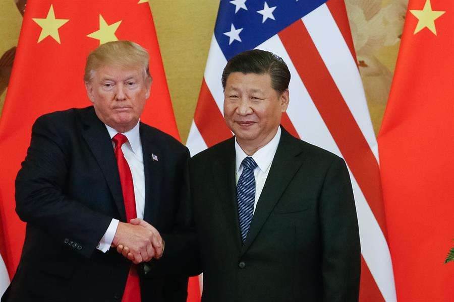 En la imagen, el presidente estadounidense, Donald J. Trump (i), y el presidente chino, Xi Jinping (d). EFE