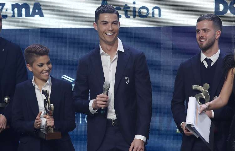 Cristiano Ronaldo fue premiado como mejor futbolista de la última Serie A. Foto: AP